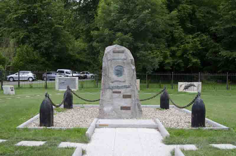 Francia - Compiegne 29 - La Clairiere de l'Armistice - monumento a los caidos